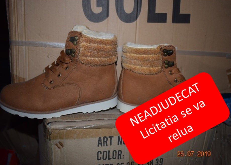 Stoc de marfa incaltaminte, curele, genti, materiale textile, tesaturi, geci, pantaloni